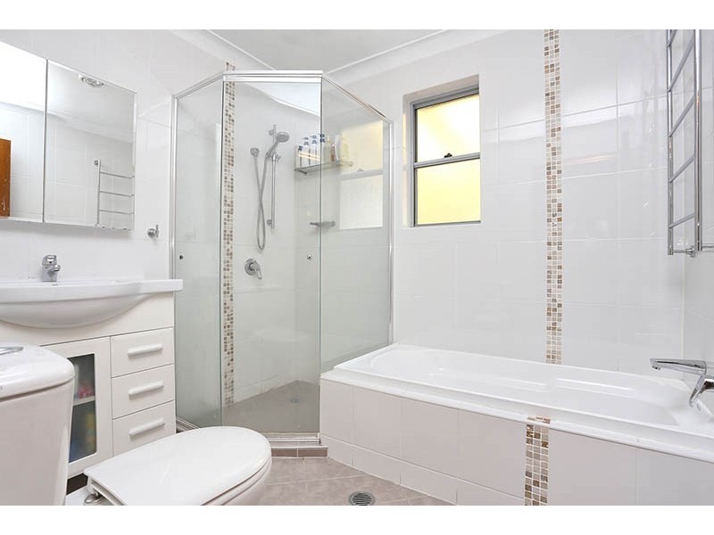 11 Kimberley Crescent, Fairfield West NSW 2165