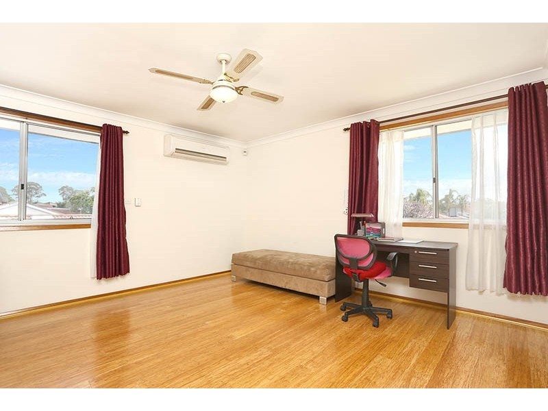 11 Kimberley Crescent, Fairfield West NSW 2165