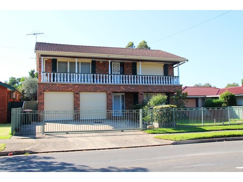 98 Humphries Road, St Johns Park NSW 2176