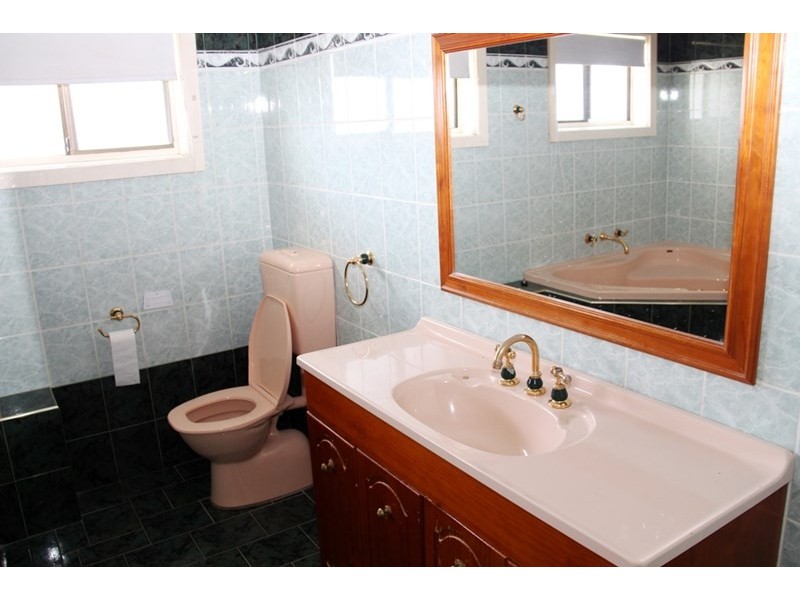 98 Humphries Road, St Johns Park NSW 2176