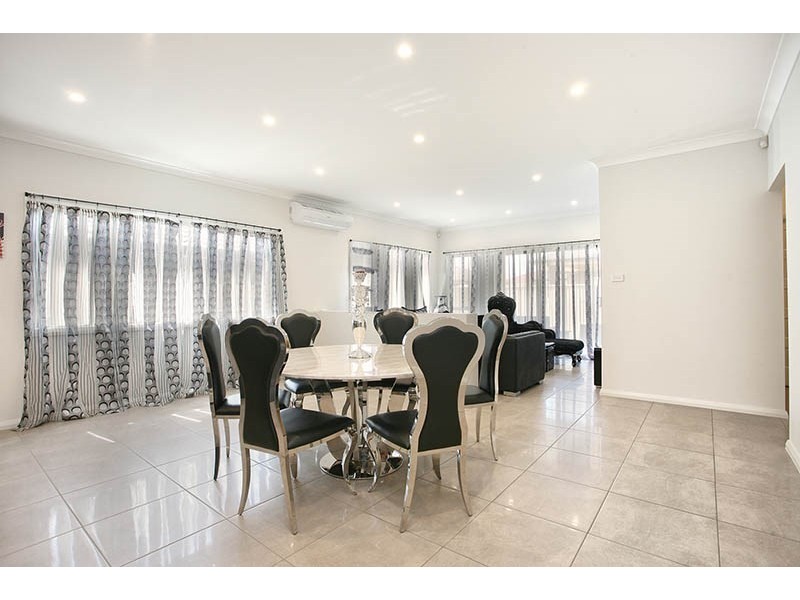 27 Inverell Avenue, Hinchinbrook NSW 2168