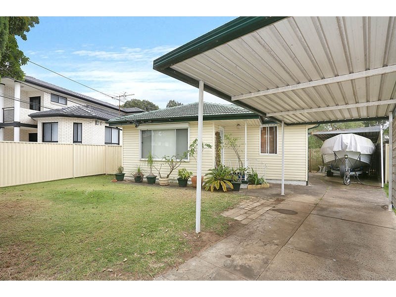 29 Crosby Crescent, Fairfield NSW 2165