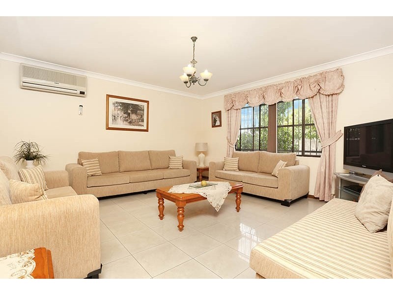 28 Garment Street, Prairiewood NSW 2176