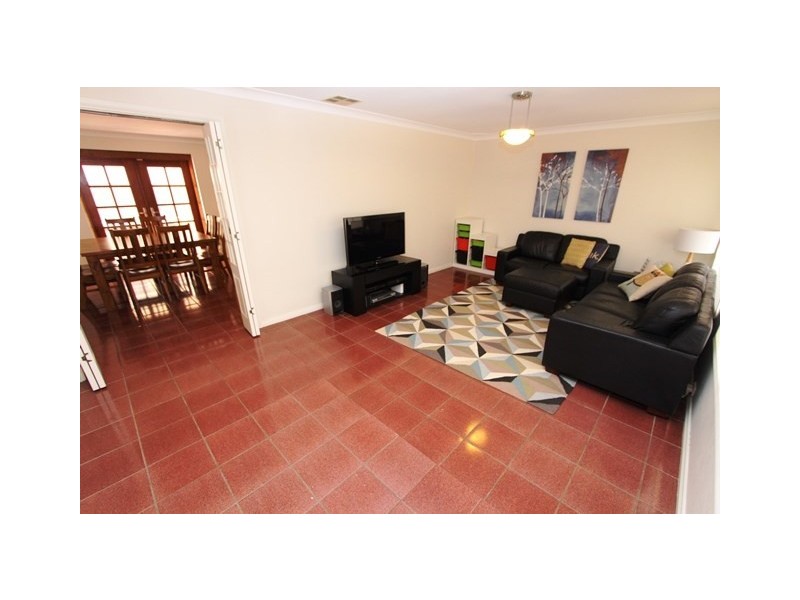 9 Cuthbert Crescent, Edensor Park NSW 2176