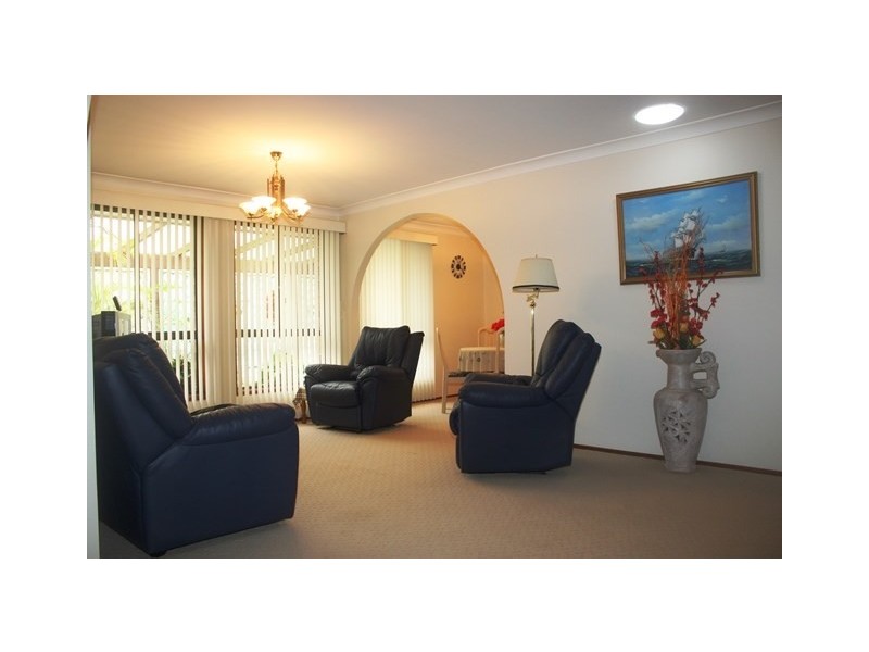 4 Dark Close, Edensor Park NSW 2176