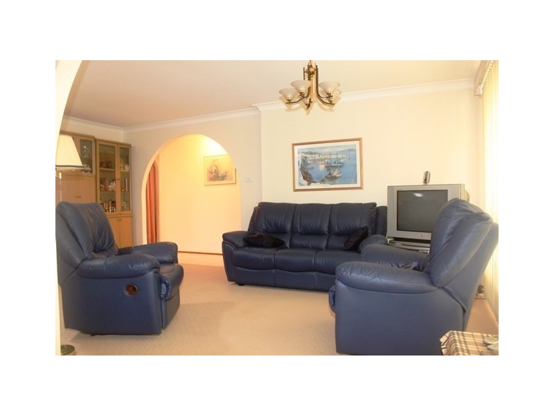 4 Dark Close, Edensor Park NSW 2176