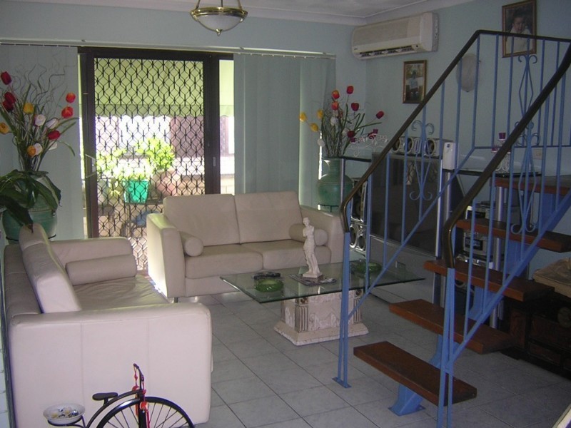 2/83 Smart Street, Fairfield NSW 2165