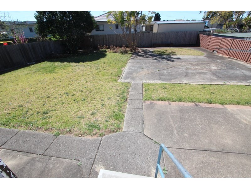 3 Dampier Crescent, Fairfield West NSW 2165