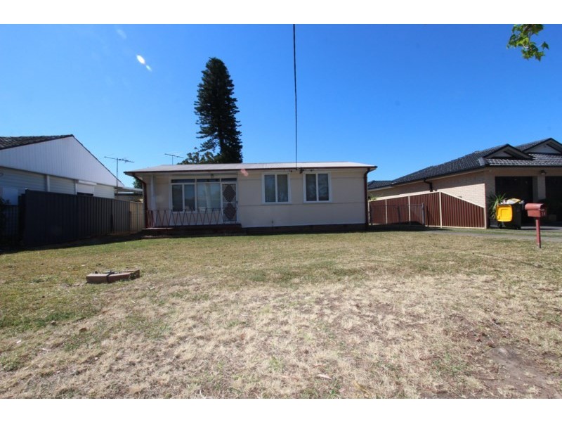 11 Leichhardt Avenue, Fairfield West NSW 2165