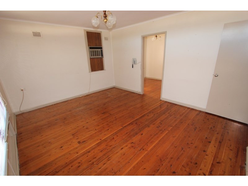 11 Leichhardt Avenue, Fairfield West NSW 2165