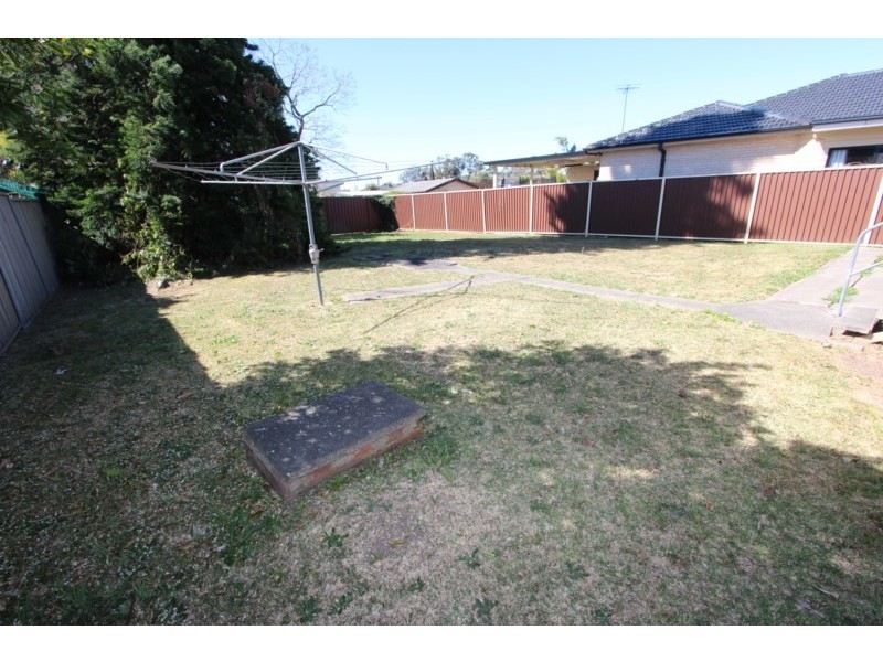 11 Leichhardt Avenue, Fairfield West NSW 2165