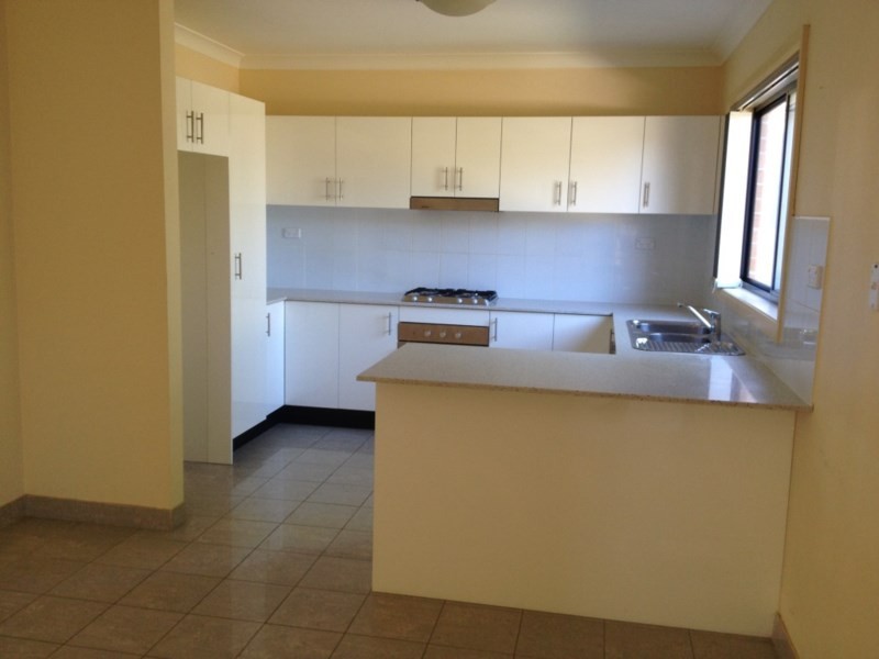 2/40 Ingham Drive, Casula NSW 2170