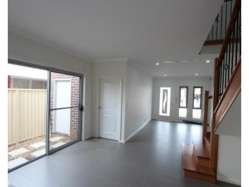 5 Foxlow Street, Canley Heights NSW 2166