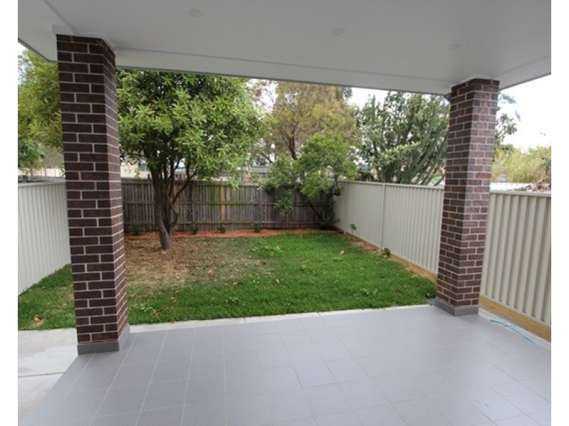 2/20 Ellis Parade, Yennora NSW 2161