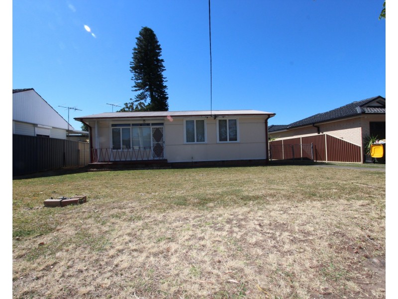 11 Leichhardt Avenue, Fairfield West NSW 2165