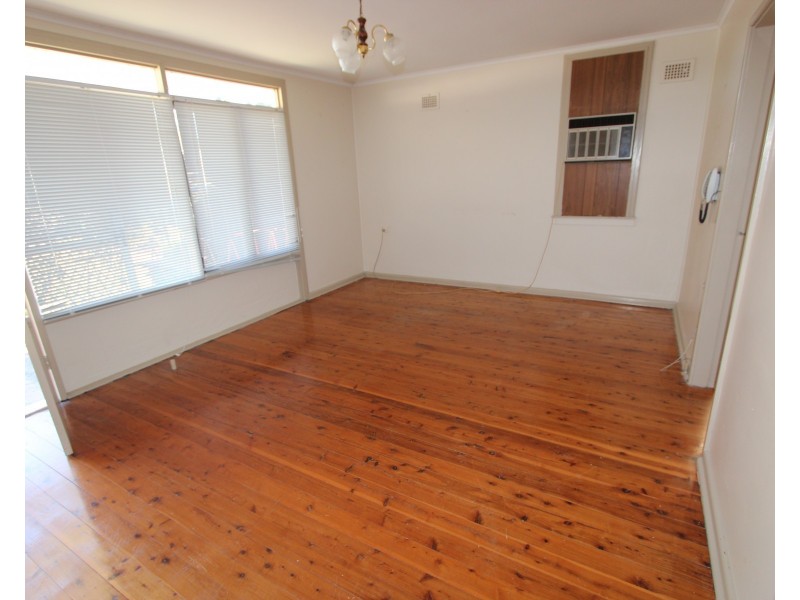 11 Leichhardt Avenue, Fairfield West NSW 2165