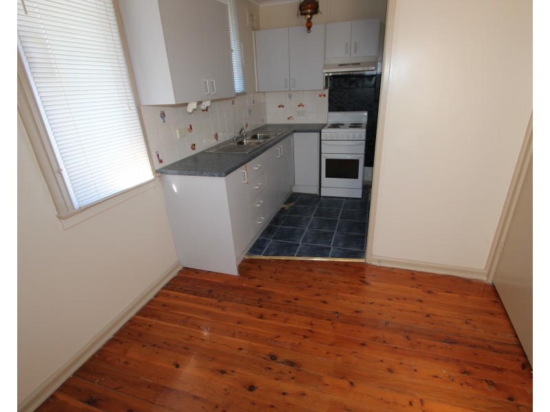 11 Leichhardt Avenue, Fairfield West NSW 2165