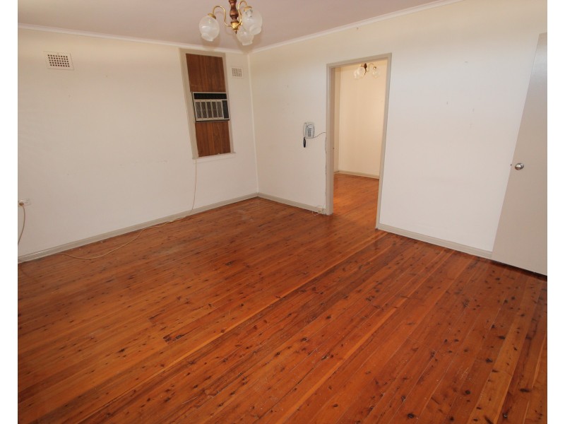 11 Leichhardt Avenue, Fairfield West NSW 2165