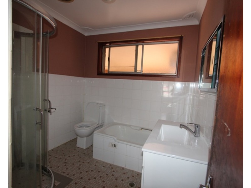 52 Palmerston Road, Fairfield West NSW 2165