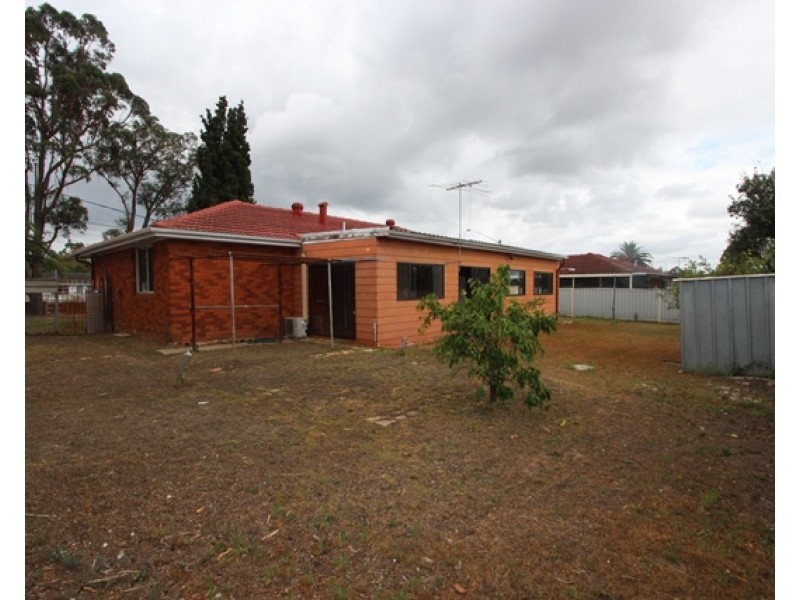 52 Palmerston Road, Fairfield West NSW 2165