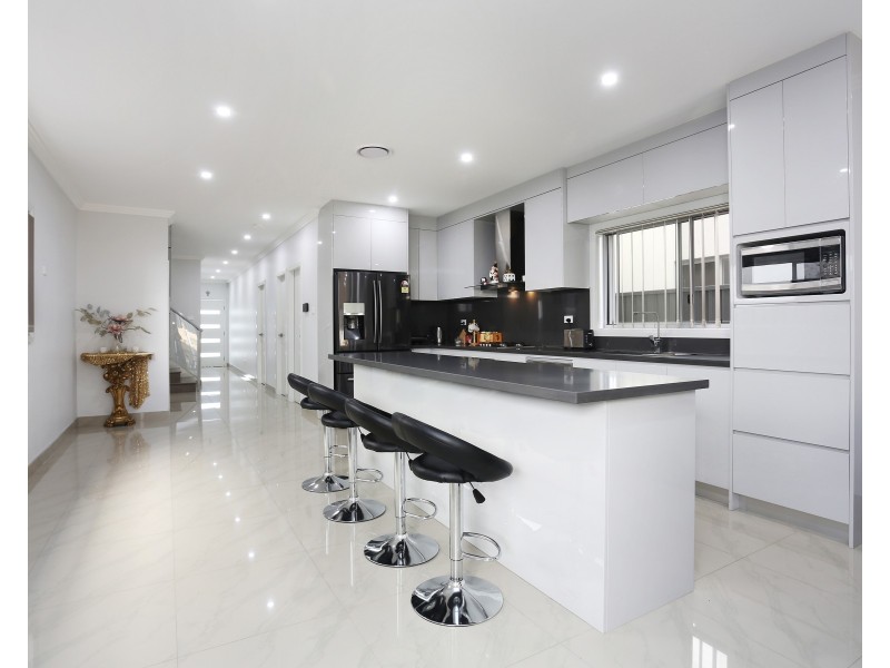 33a Evans Street, Fairfield Heights NSW 2165