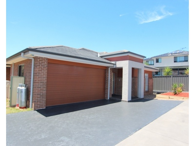 33 Brunswick Crescent, St Johns Park NSW 2176