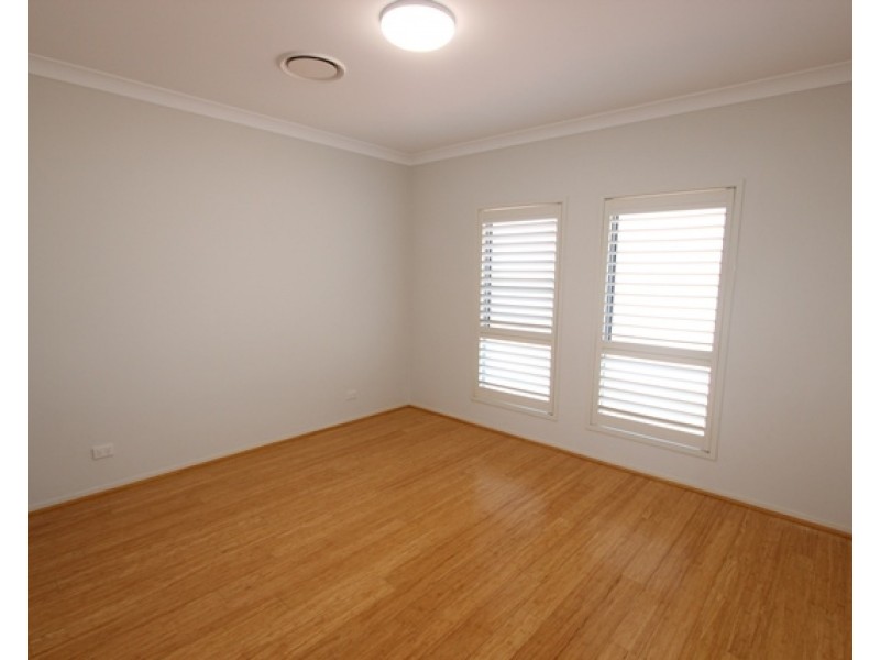 33 Brunswick Crescent, St Johns Park NSW 2176