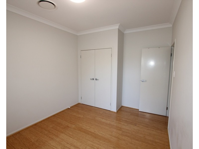 33 Brunswick Crescent, St Johns Park NSW 2176