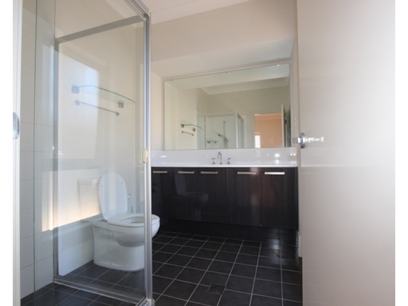 33 Brunswick Crescent, St Johns Park NSW 2176