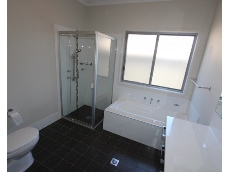 33 Brunswick Crescent, St Johns Park NSW 2176