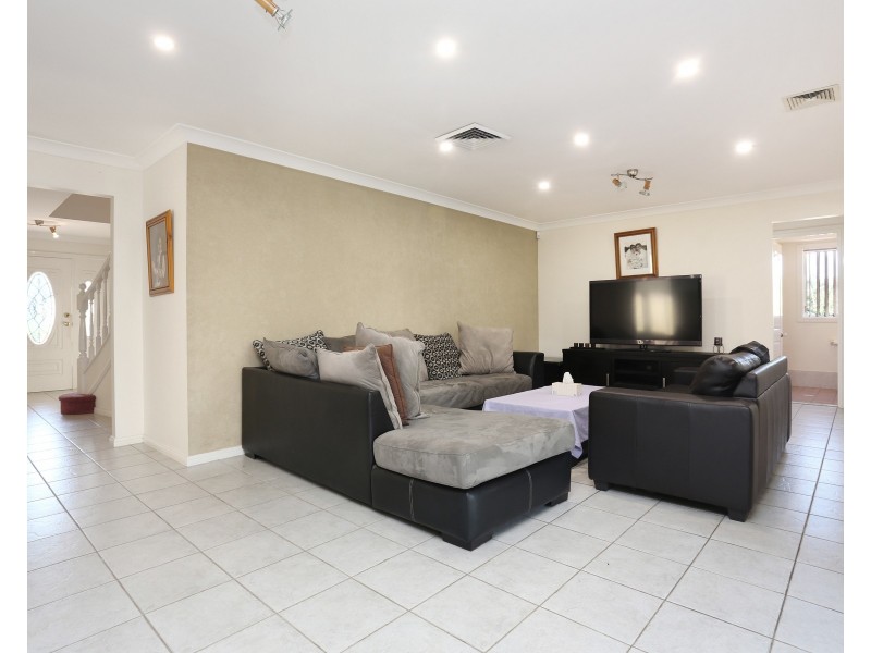 8 Philippa Close, Cecil Hills NSW 2171