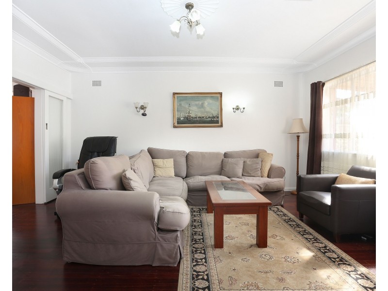 37 Myddleton Avenue, Fairfield NSW 2165