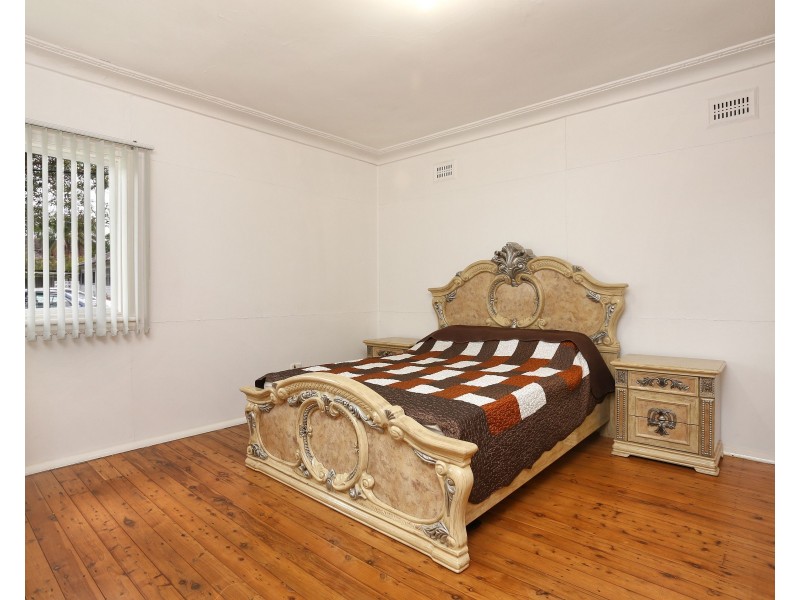 24 Eton Street, Fairfield NSW 2165