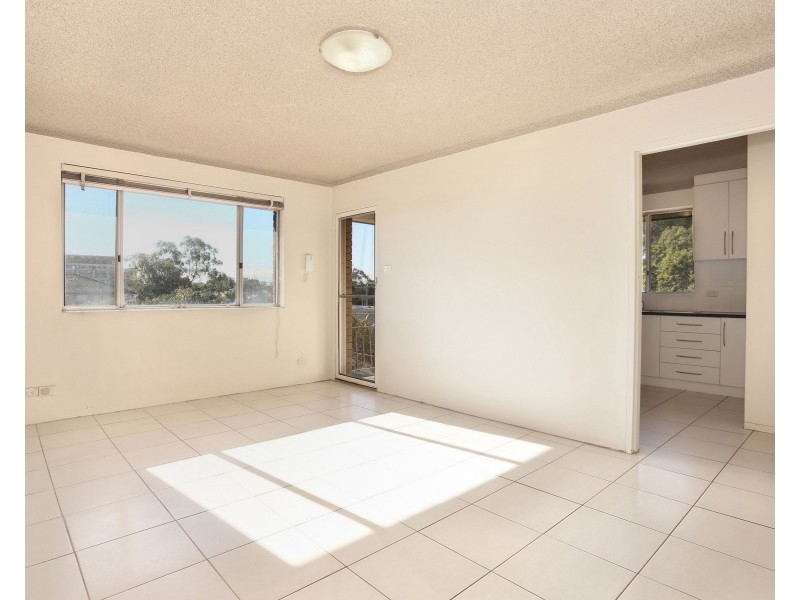 12/21 York Street, Fairfield NSW 2165