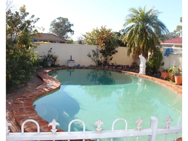 11 Monaro Close, Bossley Park NSW 2176