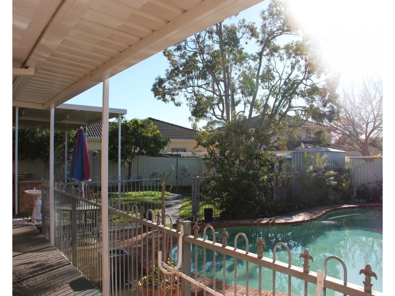 11 Monaro Close, Bossley Park NSW 2176