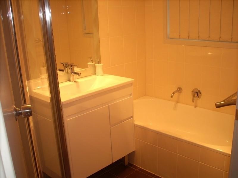 Edensor Park NSW 2176