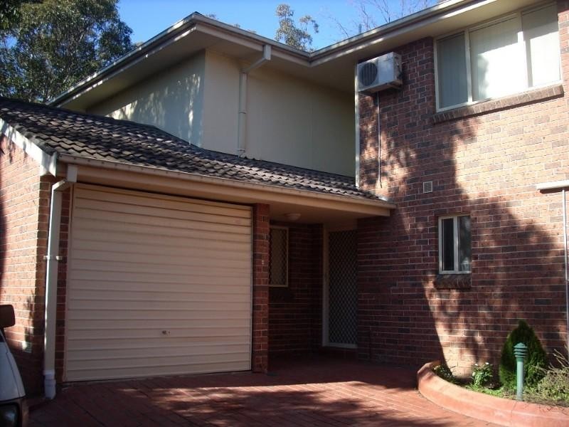 4/11 Greenfield Road, Greenfield Park NSW 2176