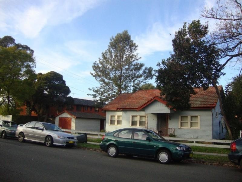 11 Wrentmore Street, Fairfield NSW 2165