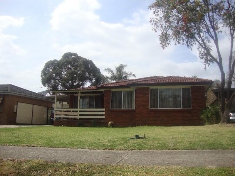 38 Glenfern Crescent, Bossley Park NSW 2176
