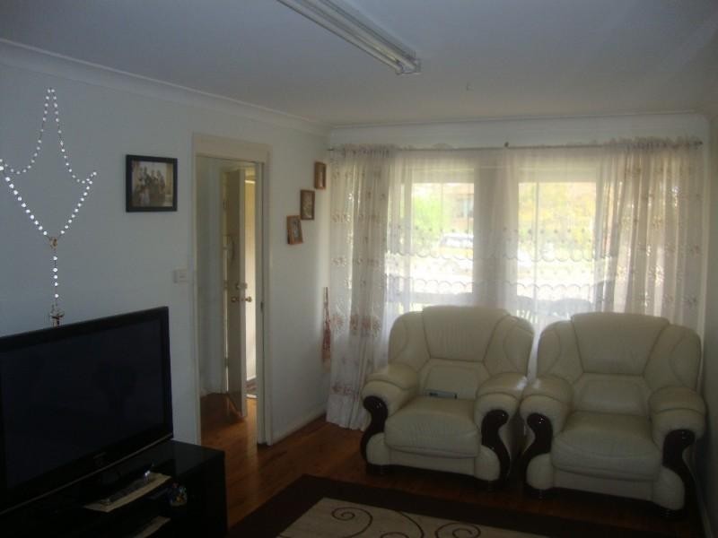 38 Glenfern Crescent, Bossley Park NSW 2176