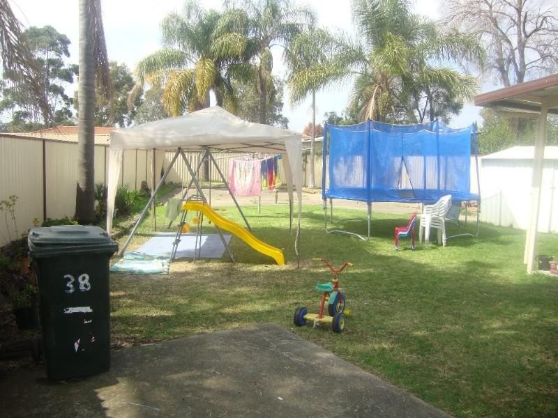 38 Glenfern Crescent, Bossley Park NSW 2176