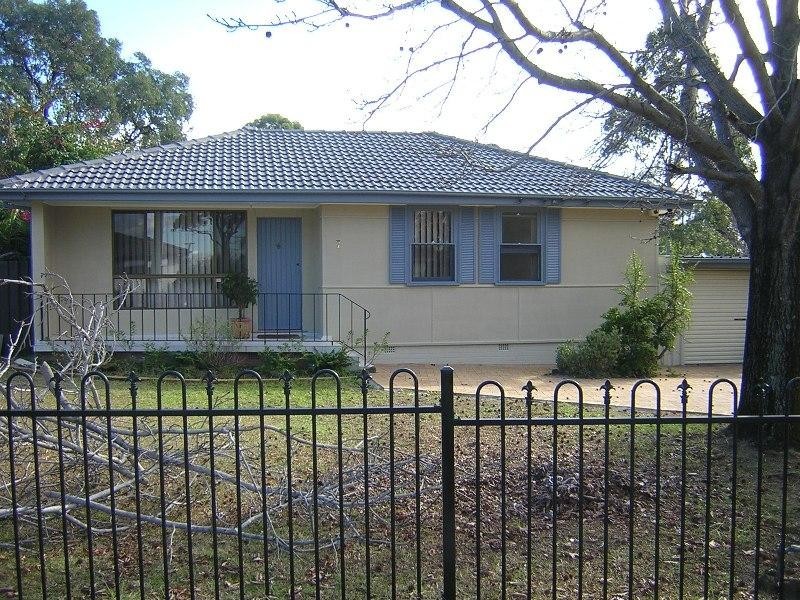 7 Van Diemans Crescent, Fairfield West NSW 2165