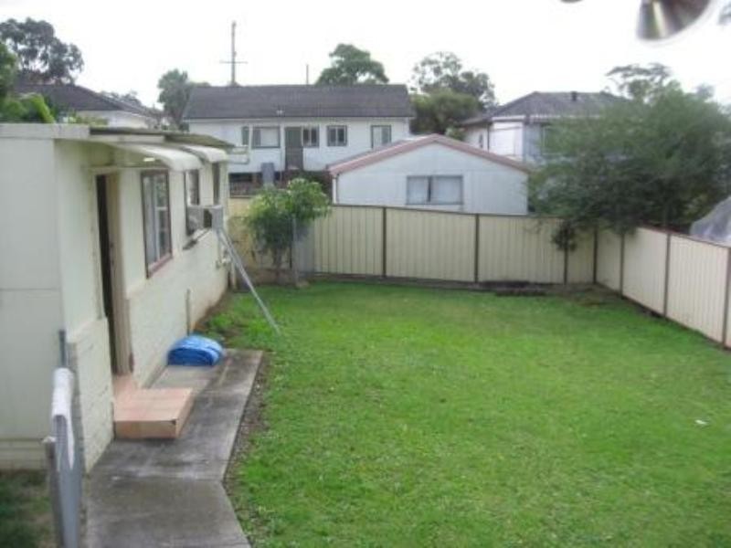Fairfield West NSW 2165