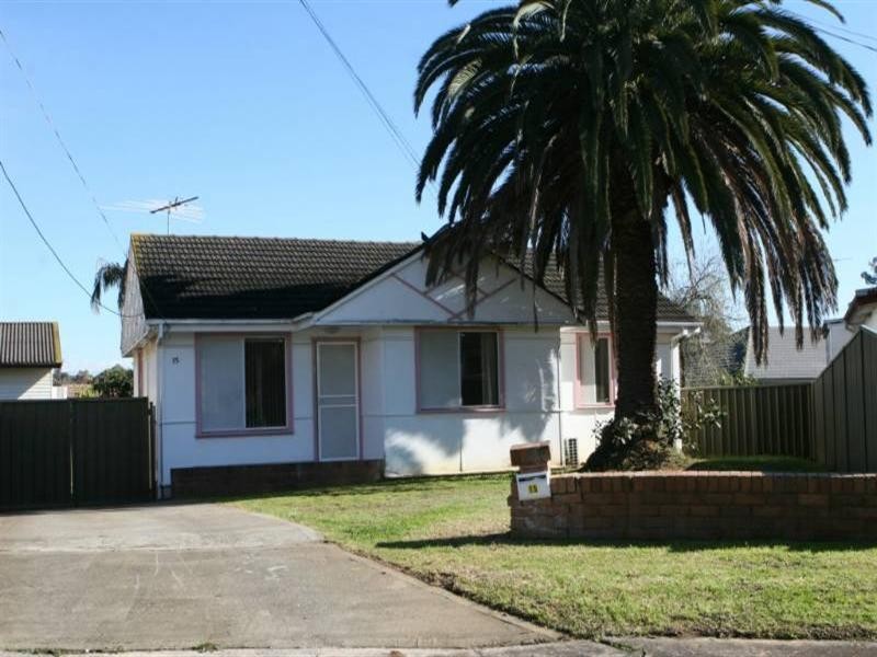 15 Lindsay Avenue, Smithfield NSW 2164