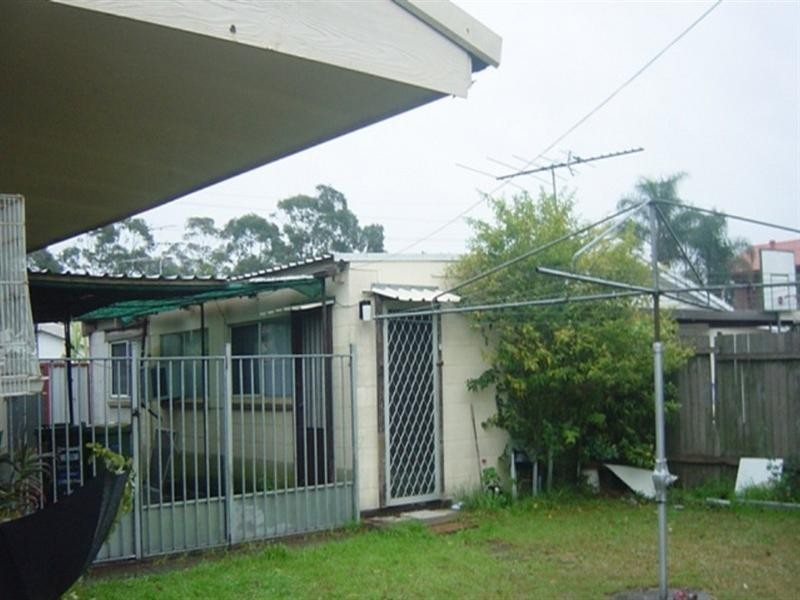 Fairfield West NSW 2165