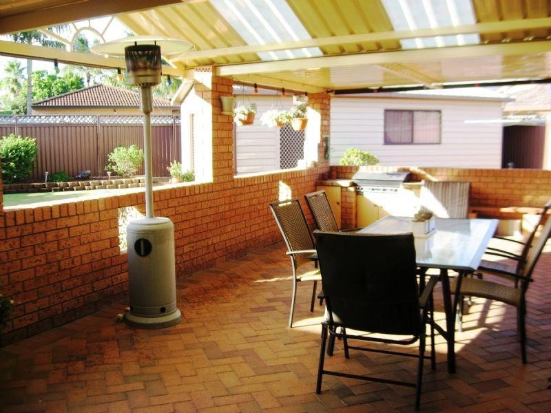 6 Hirst Place, Fairfield West NSW 2165