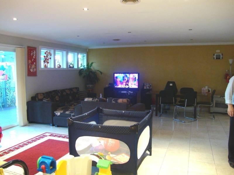 8 Upfield Street, Edensor Park NSW 2176