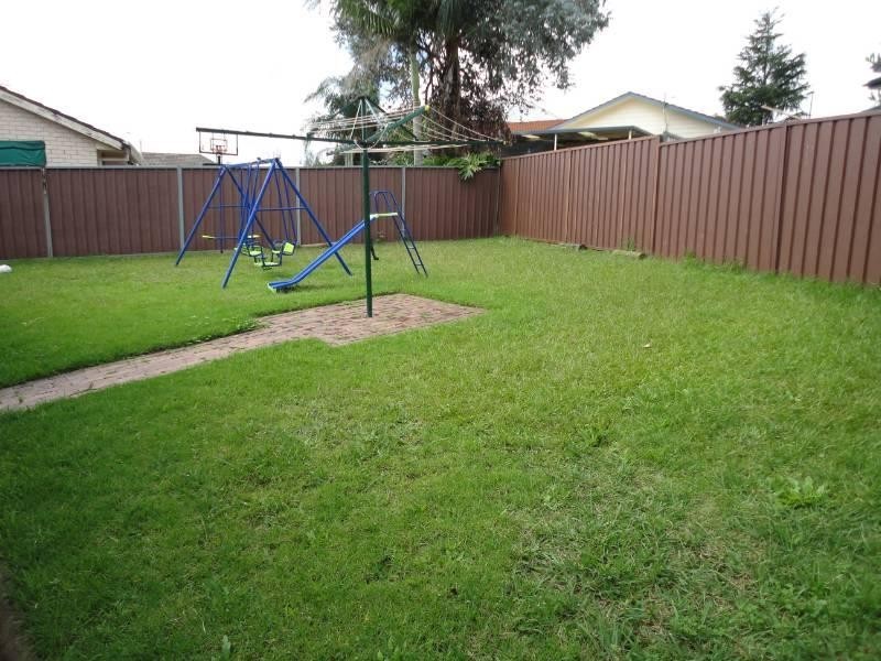 27 Derwent Place, Bossley Park NSW 2176