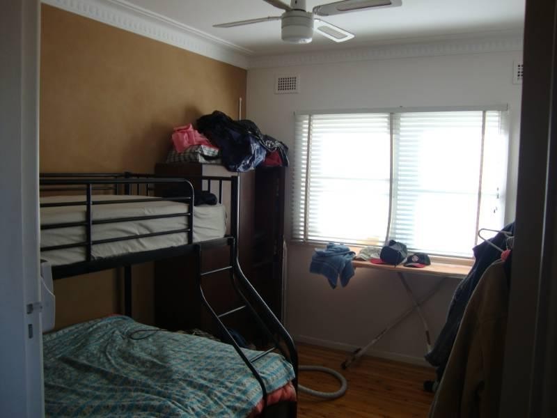 18 Bell Crescent, Fairfield NSW 2165